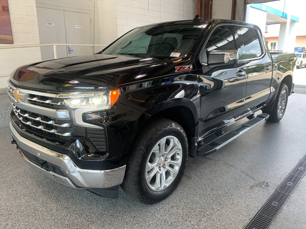 Used 2023 Chevrolet Silverado 1500 LTZ AWD/4WD image 4