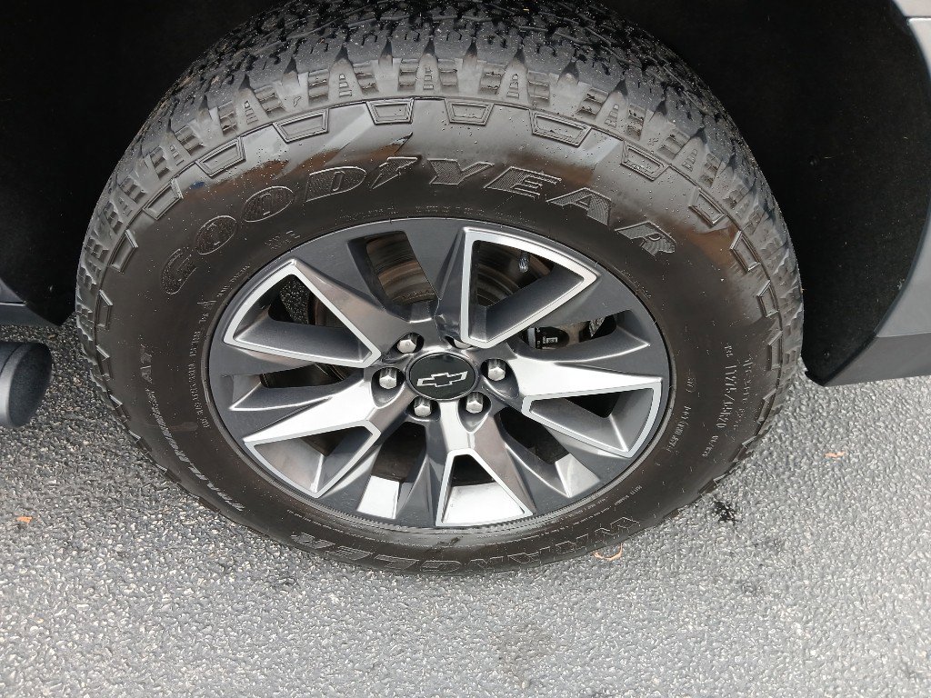 Used 2022 Chevrolet Suburban Z71 w/ Luxury Package image 16