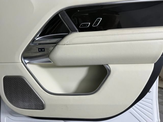 Certified 2025 Land Rover Range Rover Autobiography AWD/4WD image 32