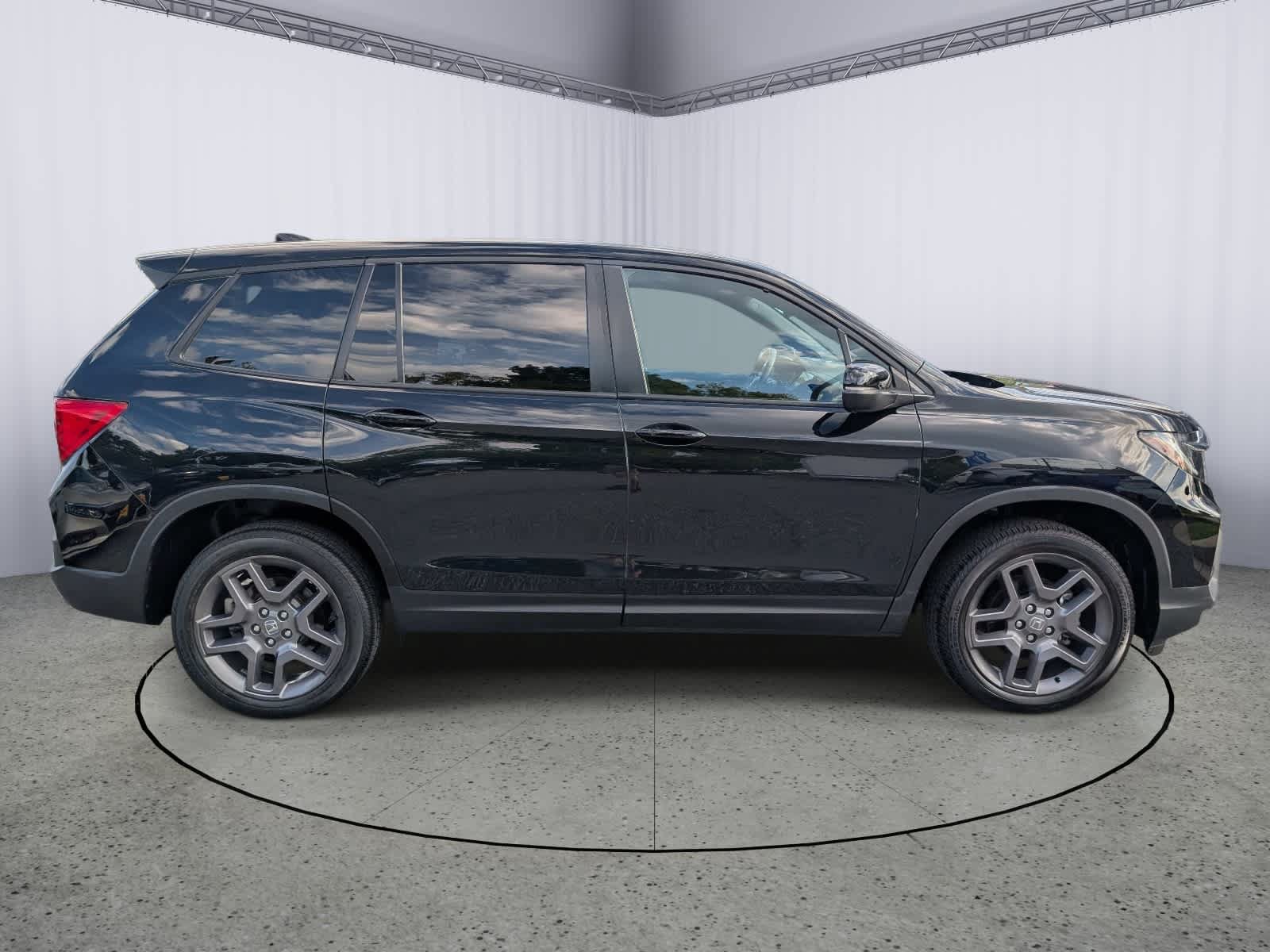 Certified 2023 Honda Passport EX-L image 2