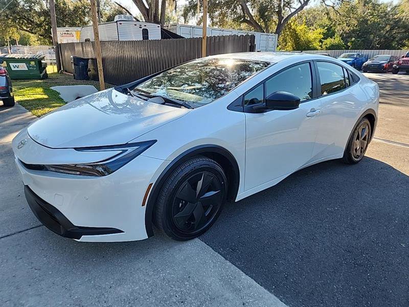 Used 2025 Toyota Prius LE image 4