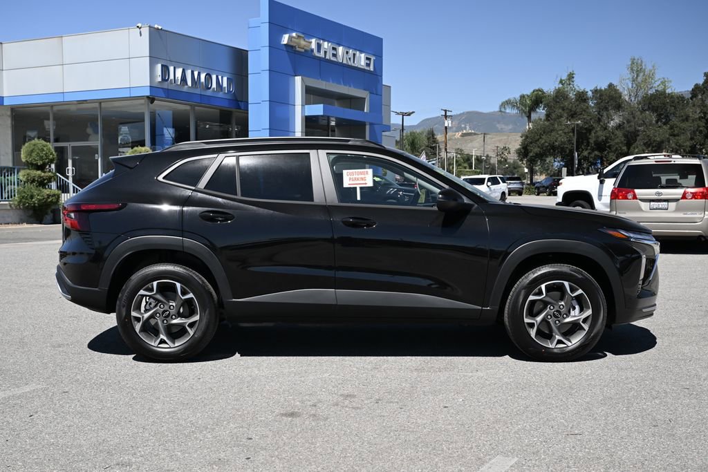 New 2026 Chevrolet Trax LT w/ LPO, Blackout Package FWD image 3