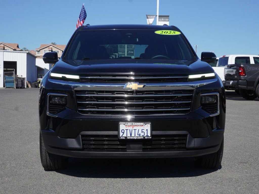 Used 2025 Chevrolet Traverse LT w/ Driver Confidence Package image 9