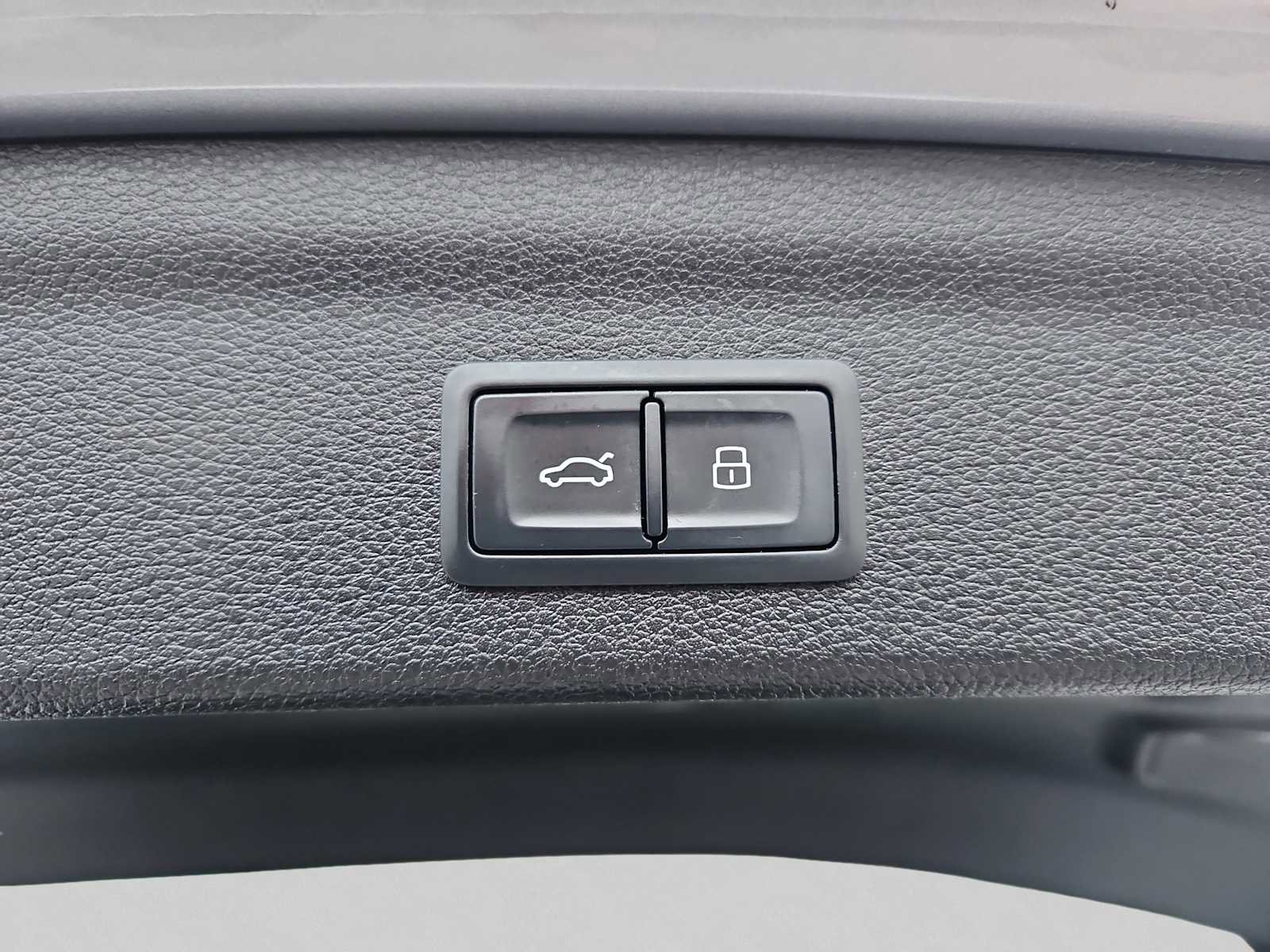 Used 2020 Audi Q3 2.0T Premium w/ Convenience Package image 21