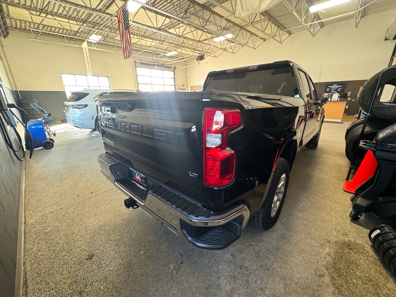 Used 2025 Chevrolet Silverado 1500 LT w/ Z71 Off-Road Package AWD/4WD image 5
