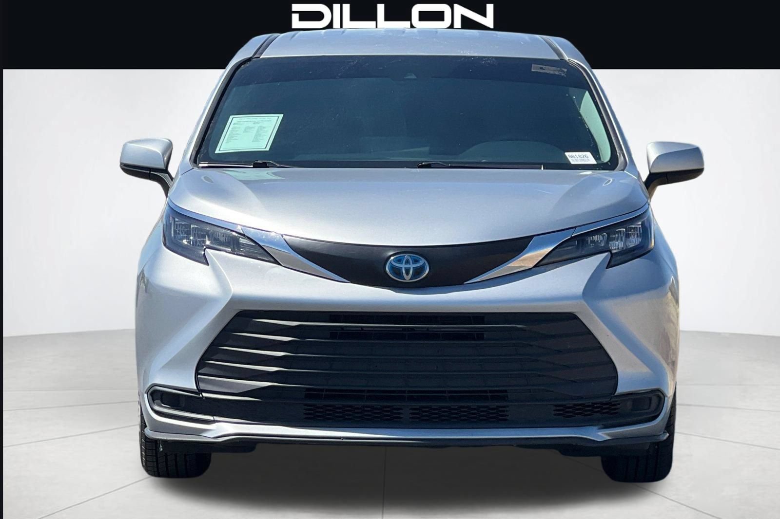 Used 2024 Toyota Sienna LE AWD/4WD image 9