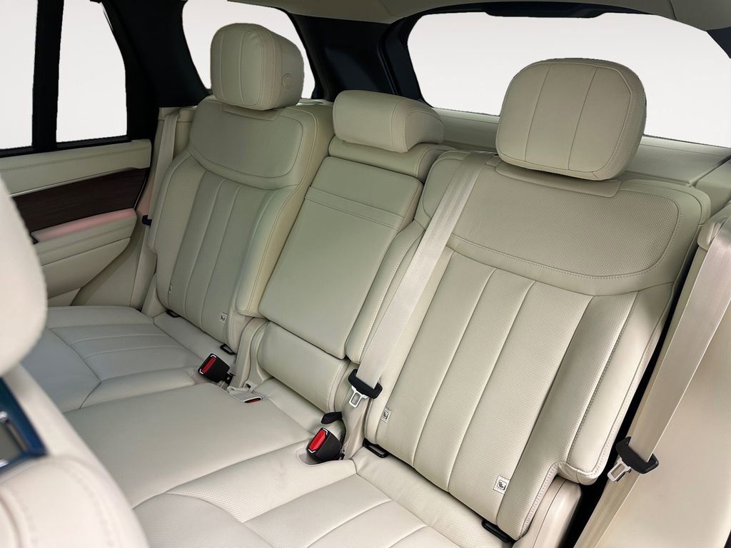 New 2026 Land Rover Range Rover SE image 13