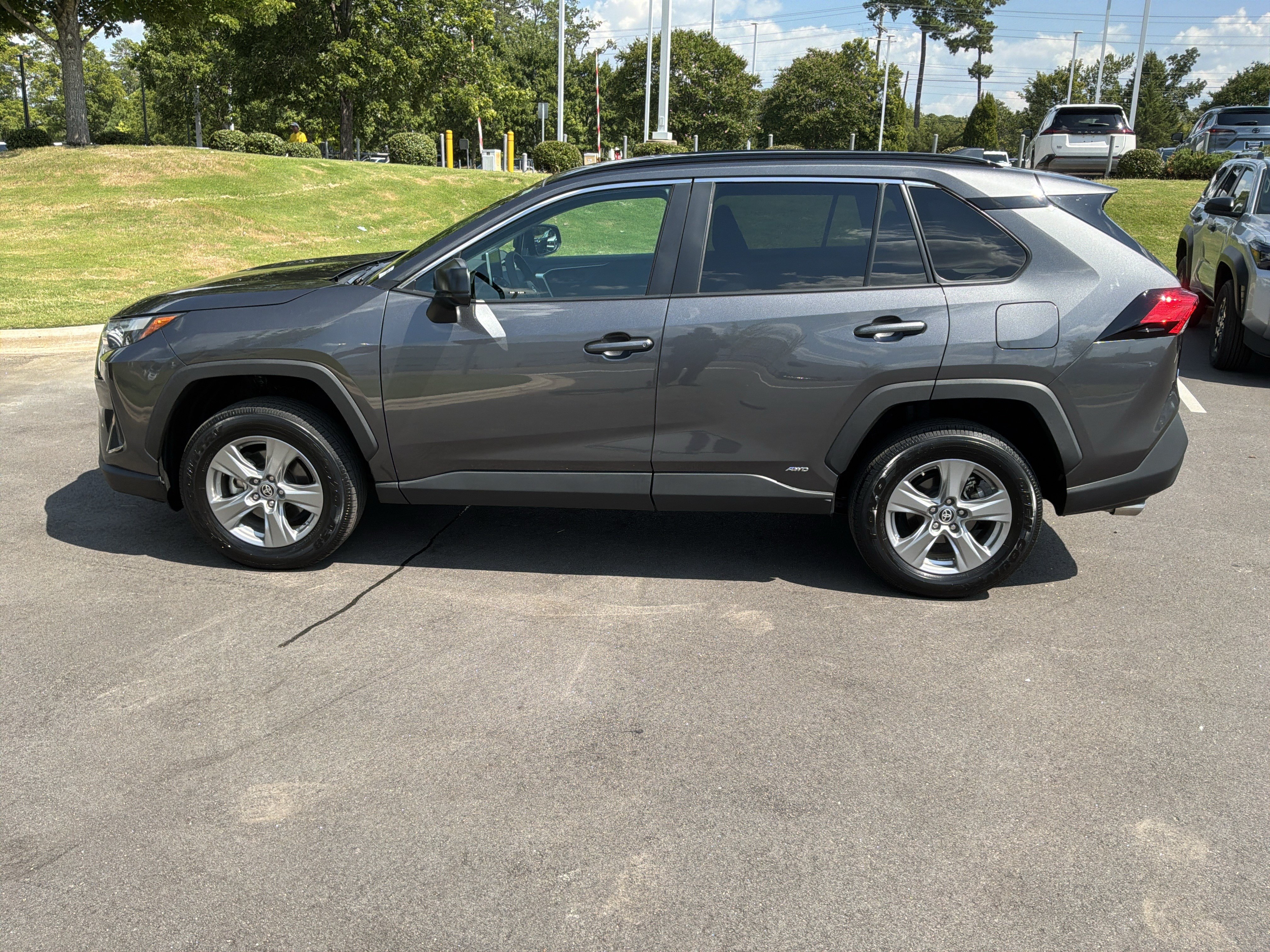 Used 2024 Toyota RAV4 LE AWD/4WD image 7