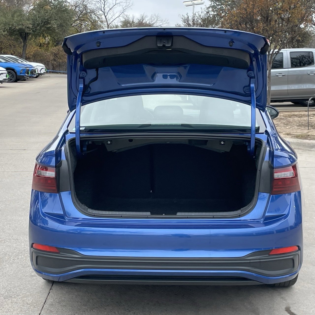 Used 2024 Volkswagen Jetta SE image 25