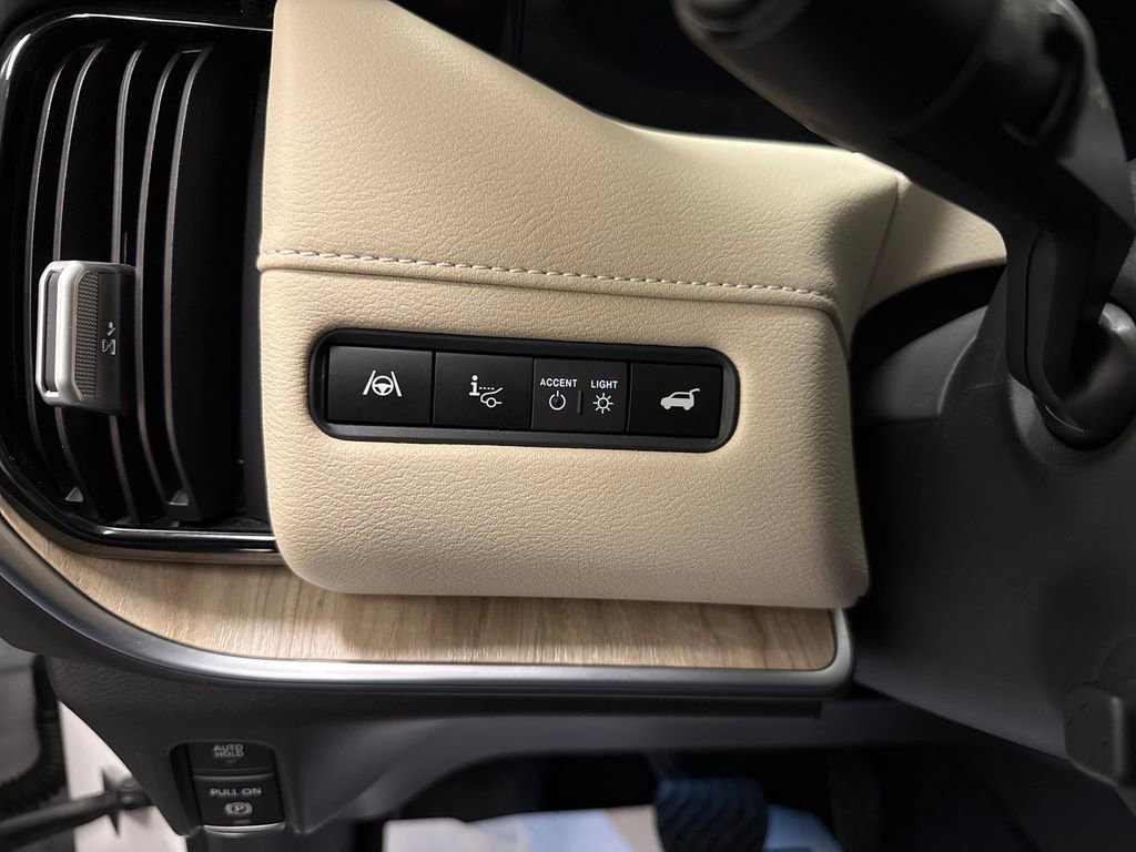 Used 2025 Nissan Armada Platinum w/ Convenience Package image 16