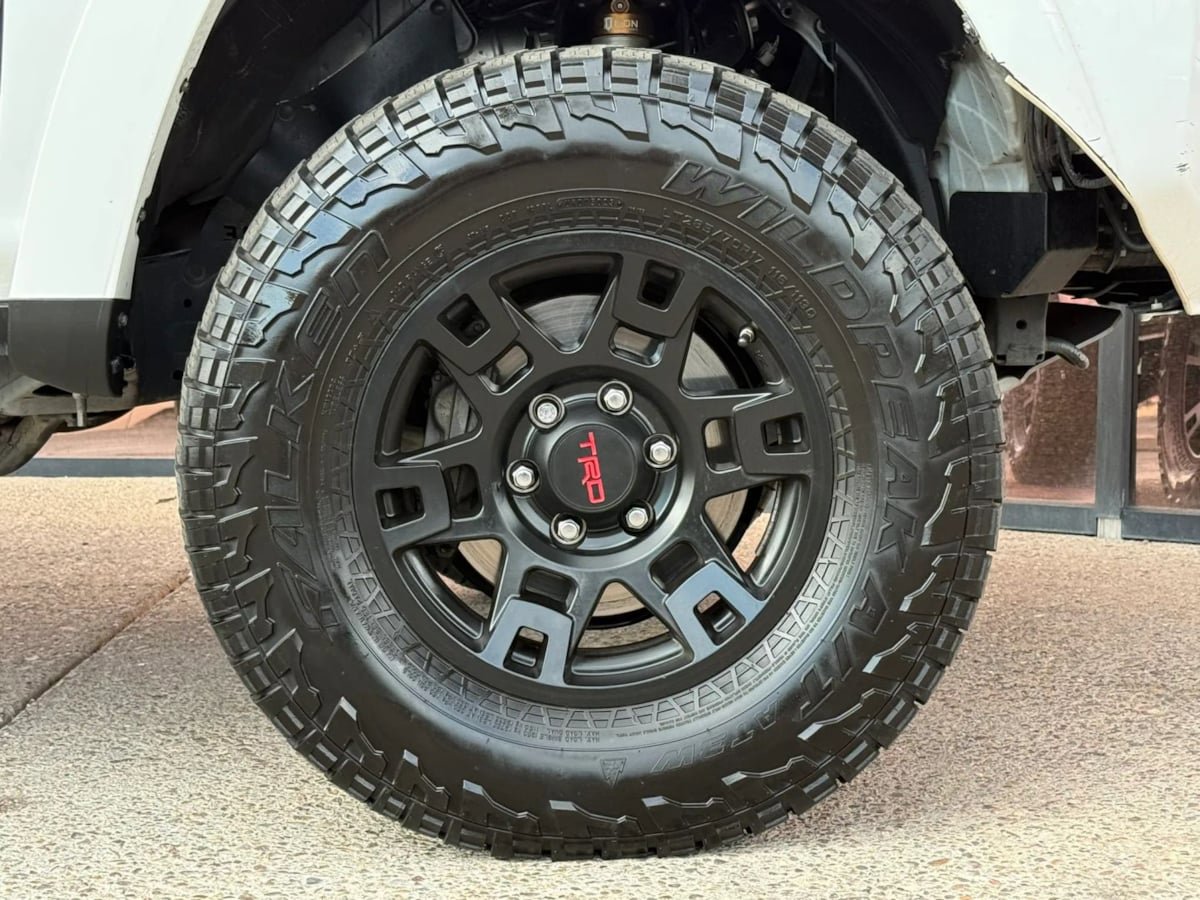 Used 2018 Toyota 4Runner TRD Off-Road Premium AWD/4WD image 27