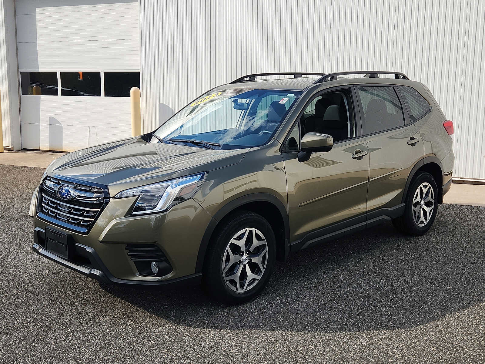 Used 2023 Subaru Forester Premium AWD/4WD image 3