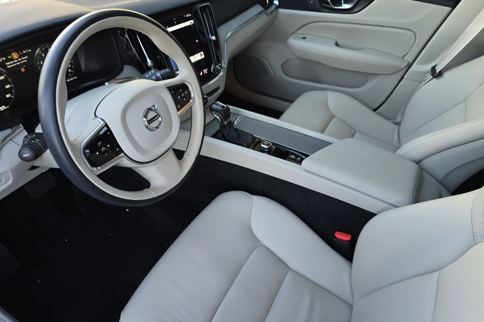 Used 2022 Volvo V60 T5 Cross Country w/ Advanced Package image 9