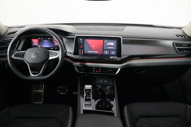 Used 2025 Volkswagen Atlas Peak Edition SE AWD/4WD image 27