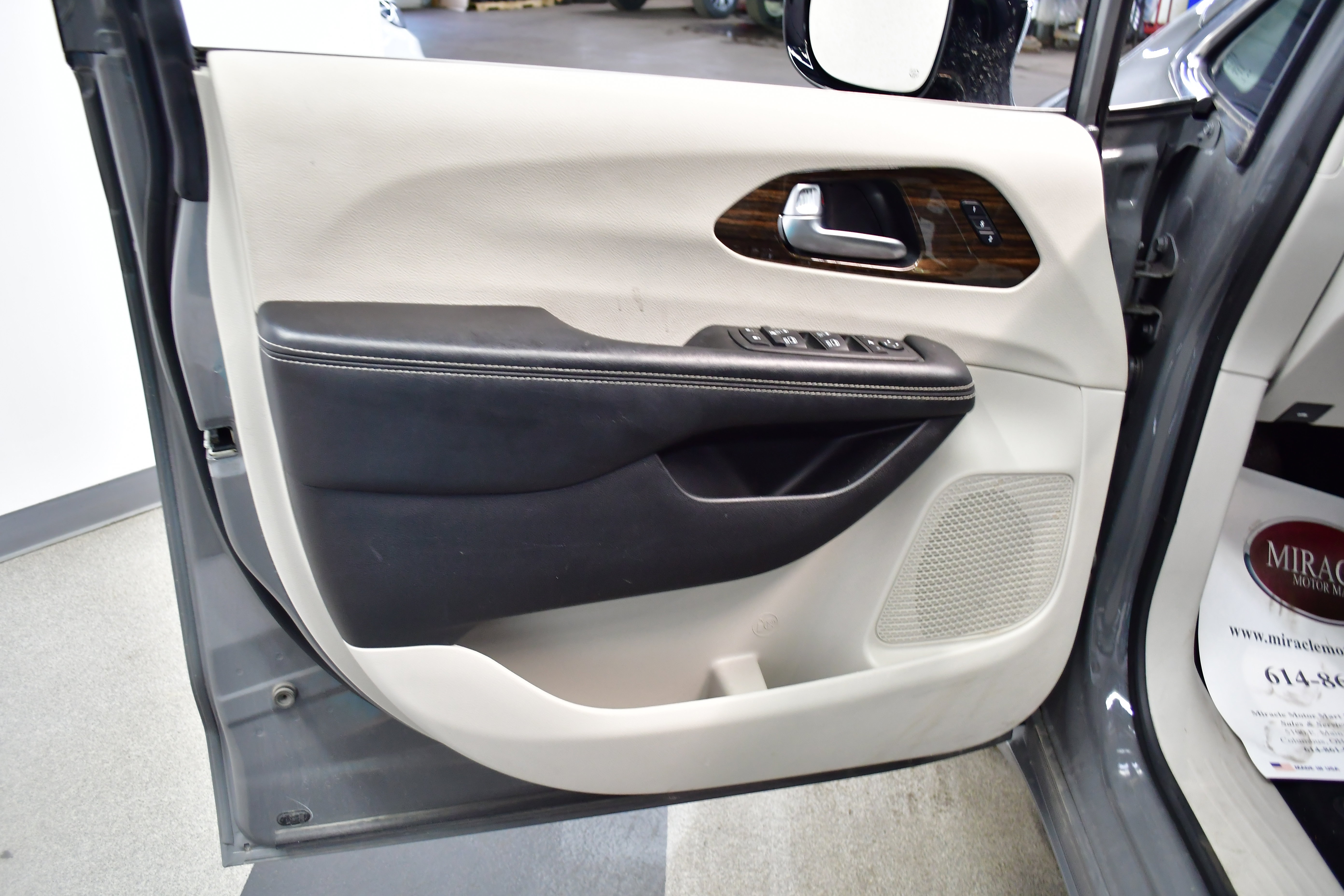 Used 2023 Chrysler Pacifica Limited FWD image 20