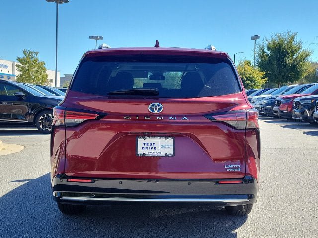 Used 2023 Toyota Sienna Limited FWD image 7