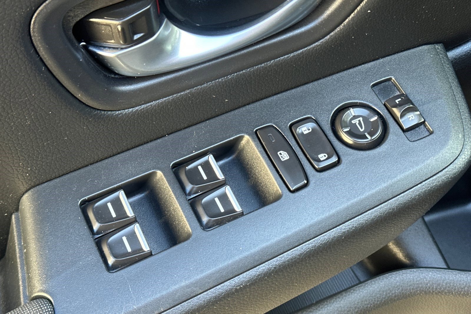 Used 2023 Honda Pilot Sport image 13