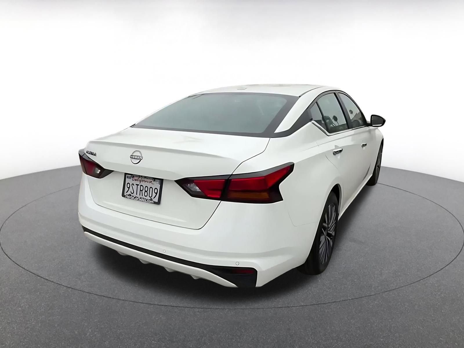 Used 2025 Nissan Altima 2.5 SV image 14