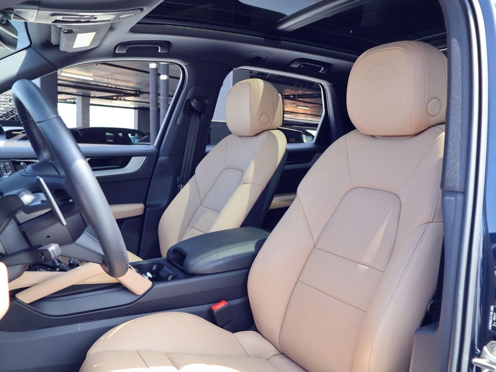 Certified 2026 Porsche Cayenne E-Hybrid w/ Premium Package Plus AWD/4WD image 5