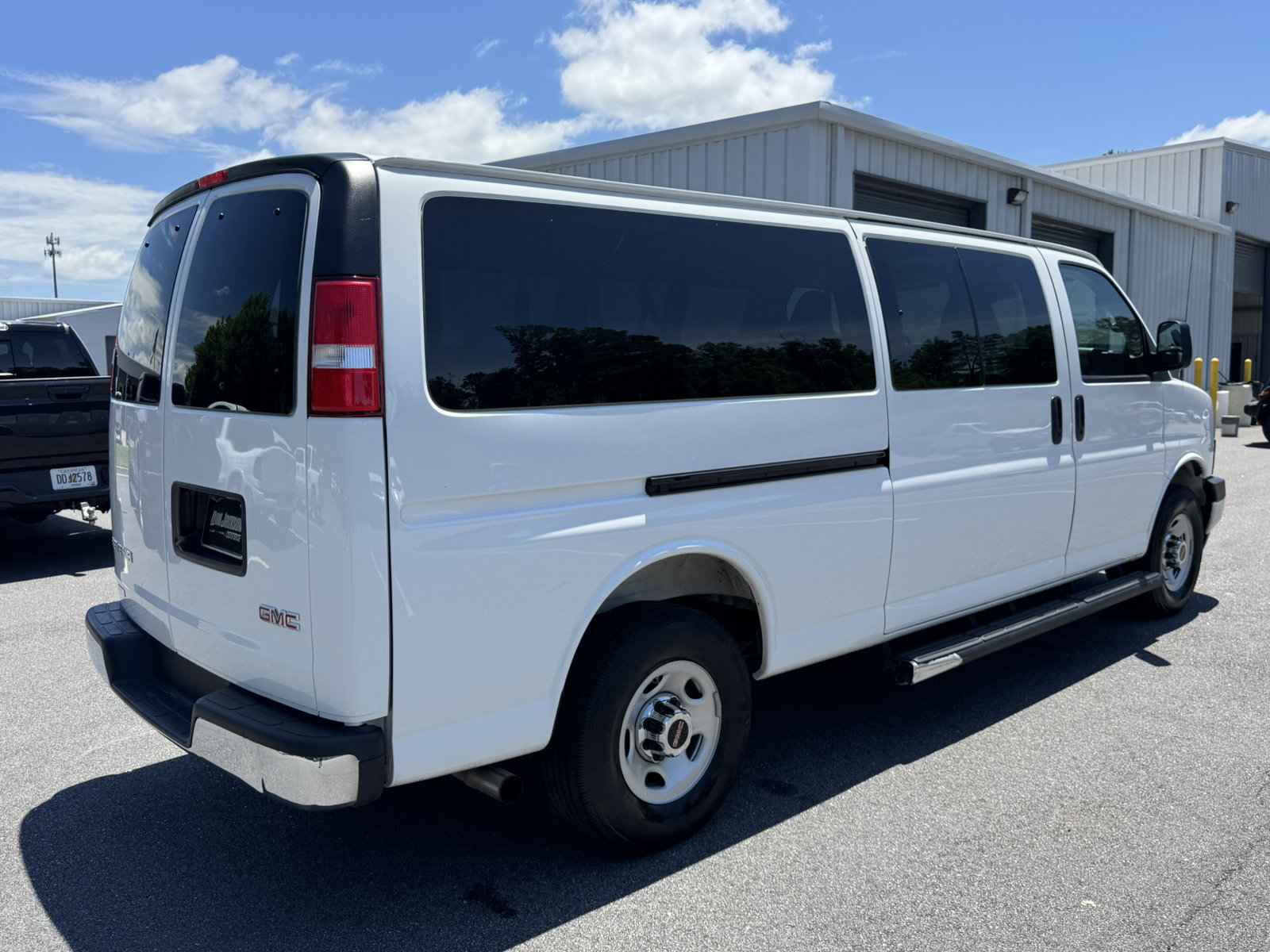 Used 2025 GMC Savana 3500 LT w/ LT Preferred Equipment Group RWD image 5