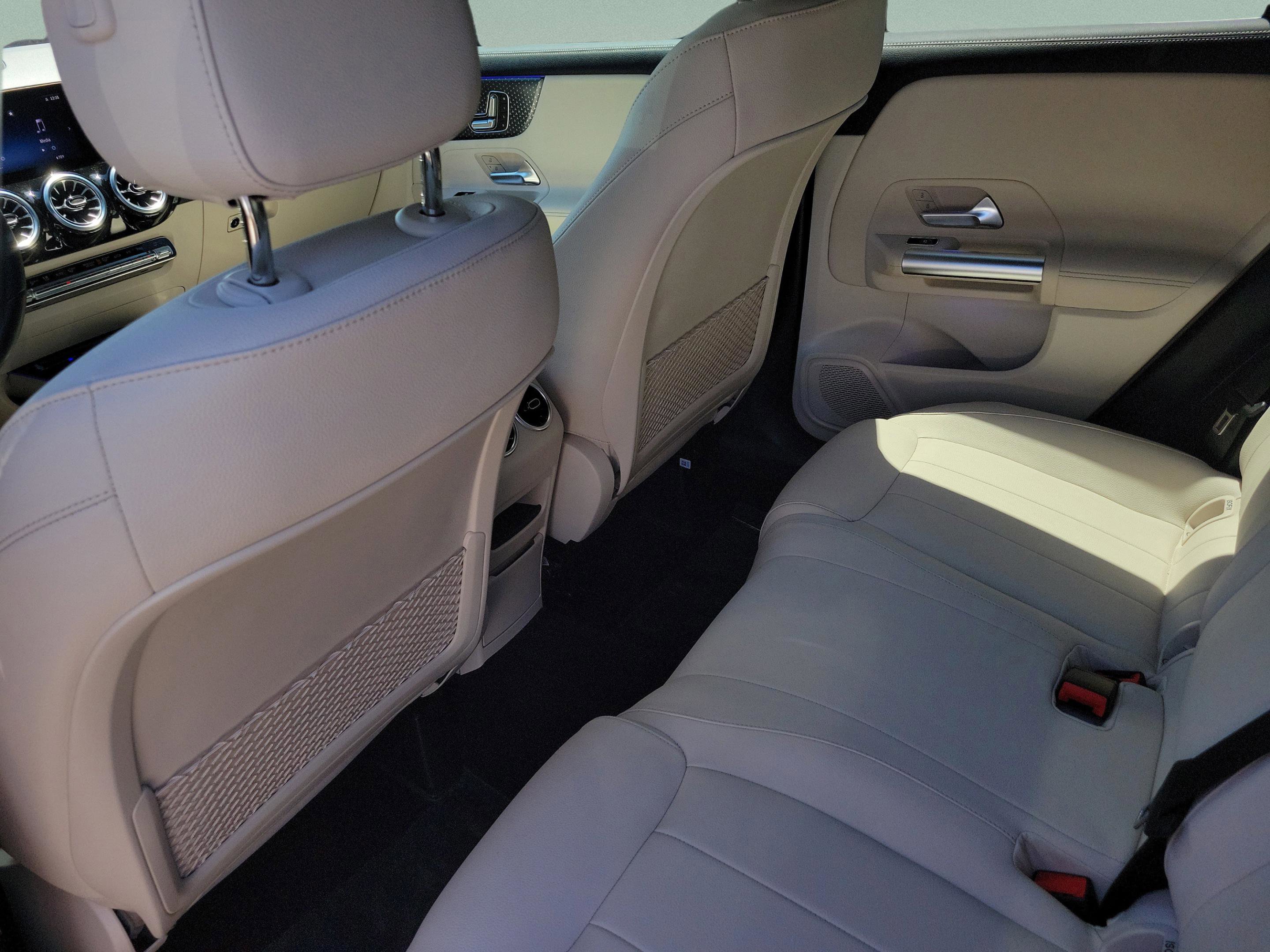 Certified 2025 Mercedes-Benz GLA 250 image 10