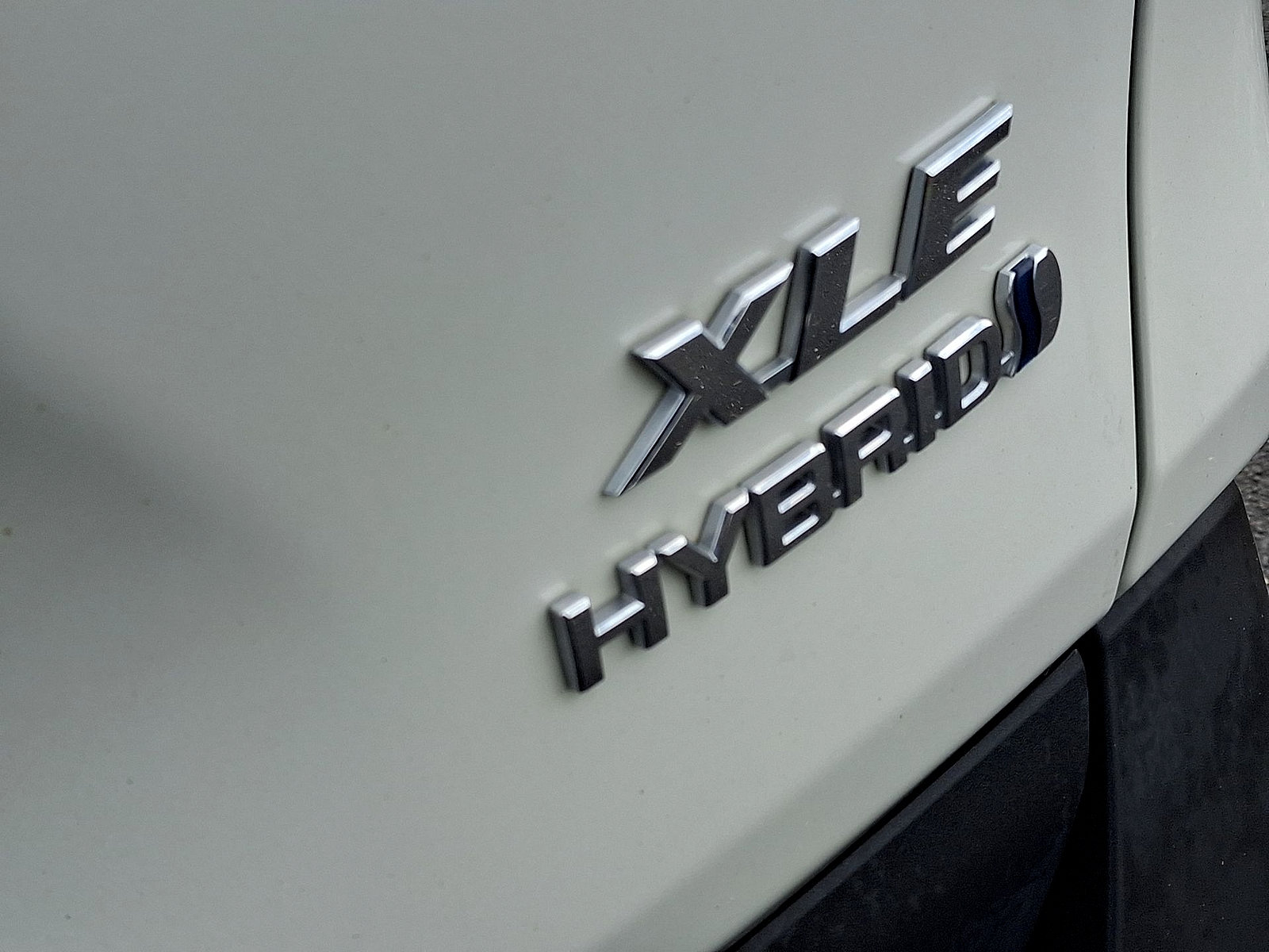 Used 2022 Toyota RAV4 XLE Premium AWD/4WD image 23