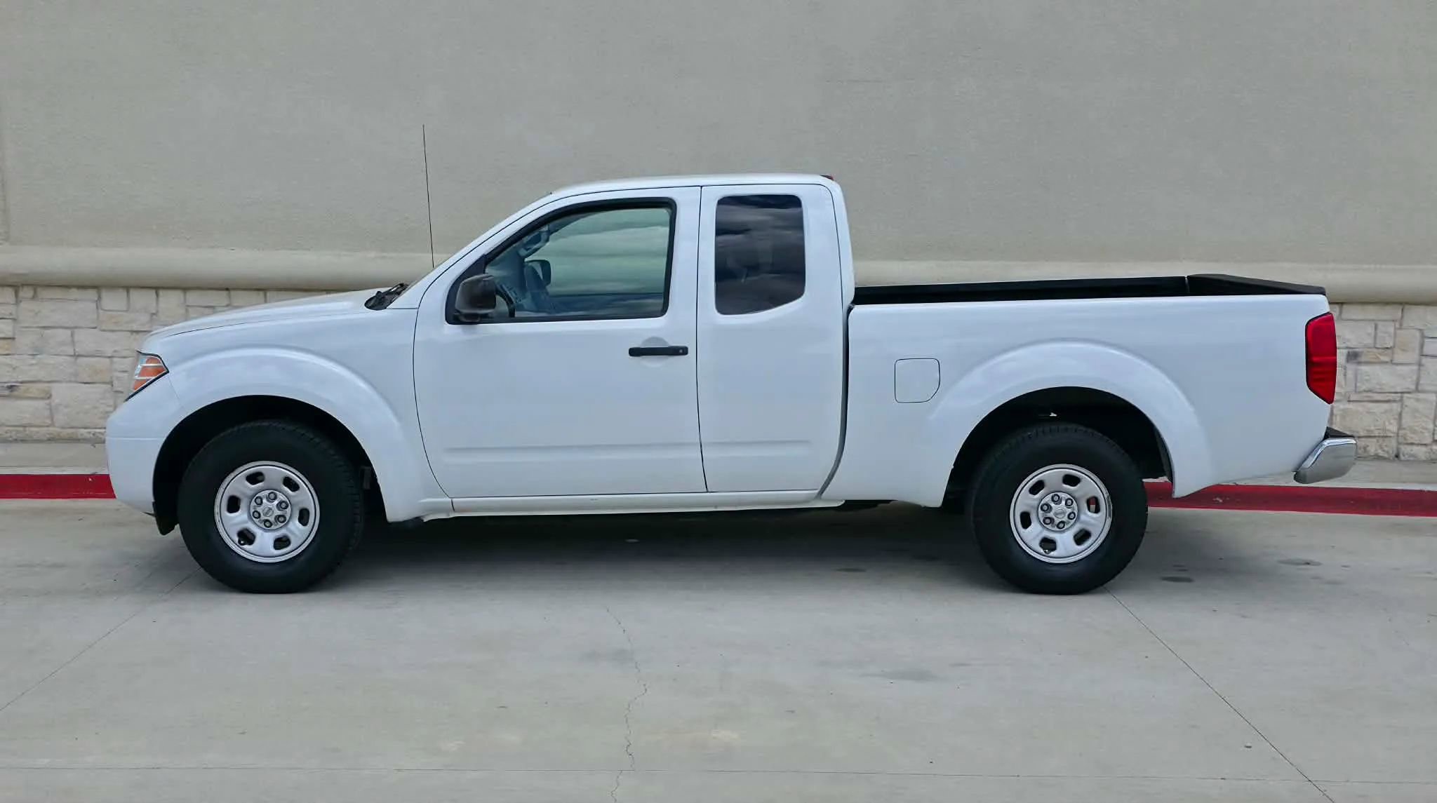 Used 2016 Nissan Frontier S RWD image 7