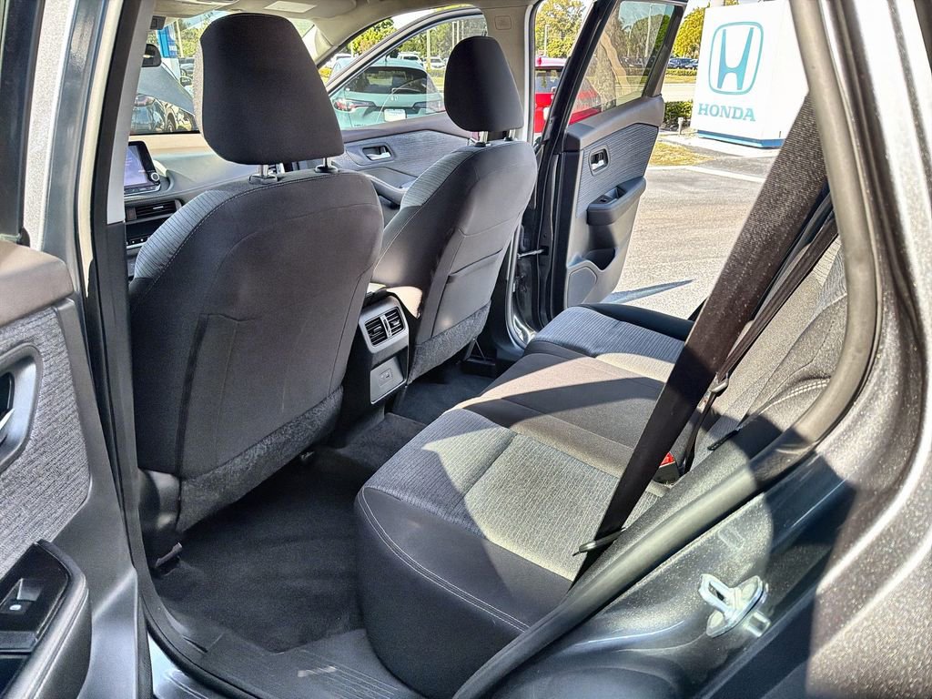 Used 2023 Nissan Rogue SV image 25