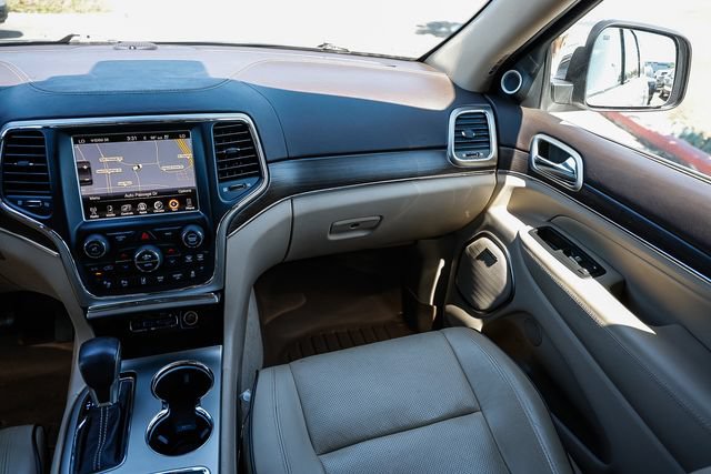 Used 2017 Jeep Grand Cherokee Overland w/ Jeep Active Safety Group AWD/4WD image 18