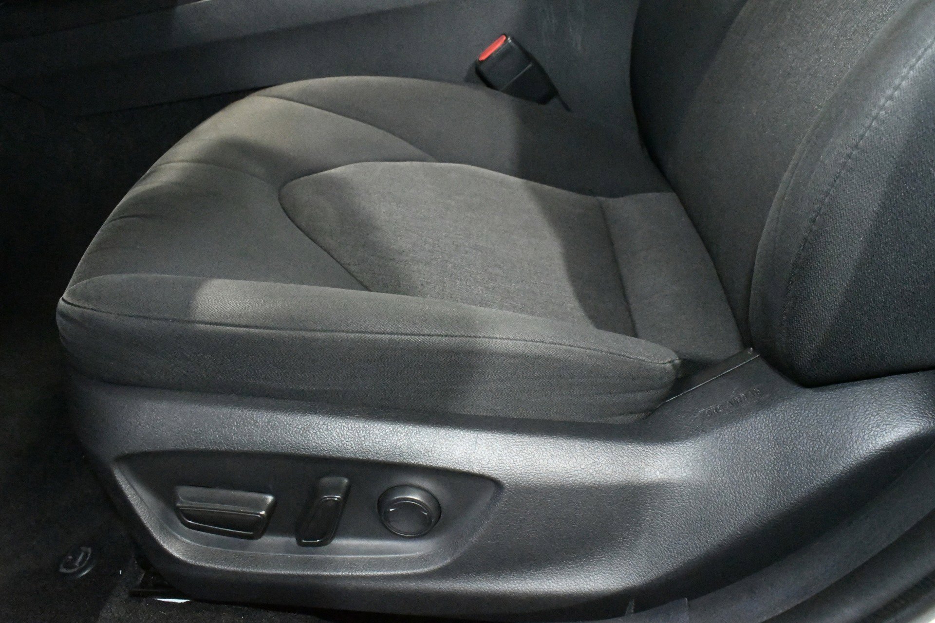 Used 2021 Toyota Camry LE image 13