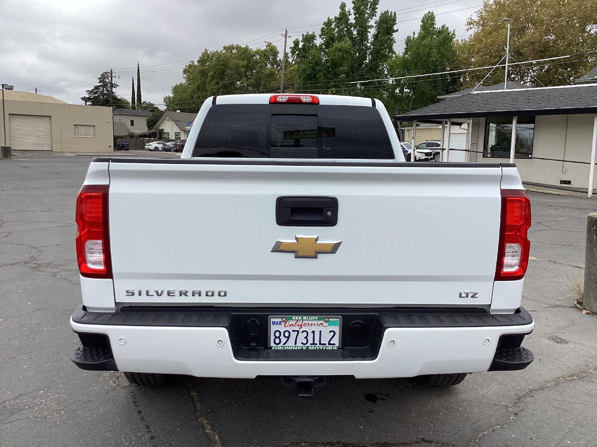 Used 2017 Chevrolet Silverado 1500 LTZ Z71 w/ LTZ Plus Package AWD/4WD image 8