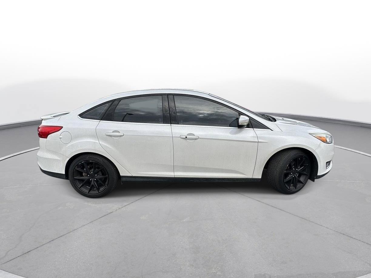 Used 2017 Ford Focus Titanium image 5