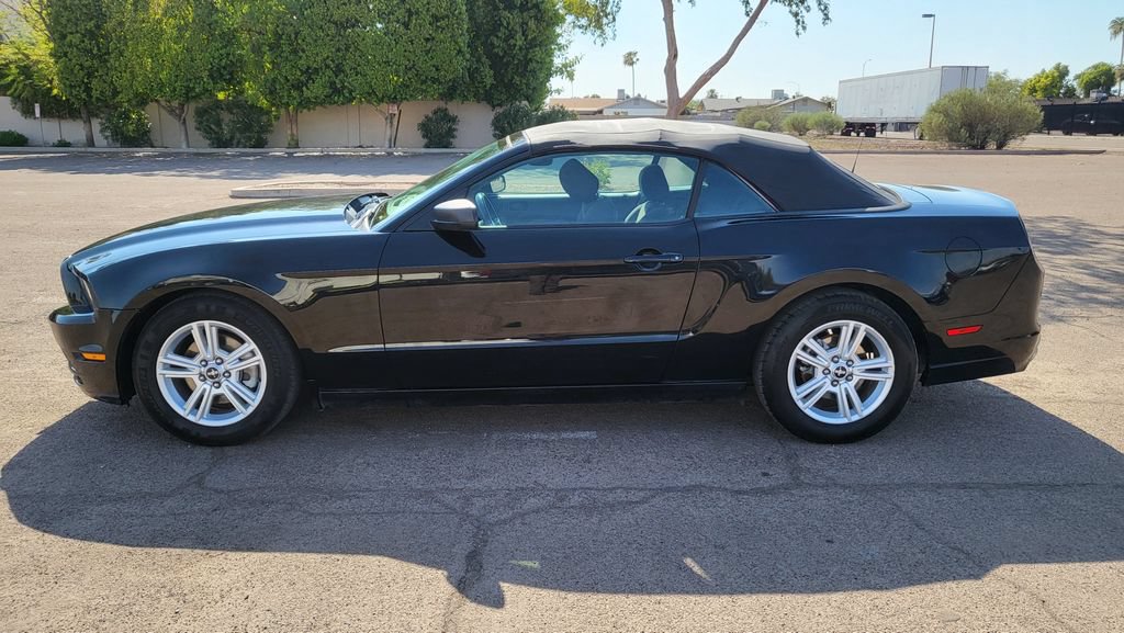 Used 2014 Ford Mustang Convertible RWD image 7