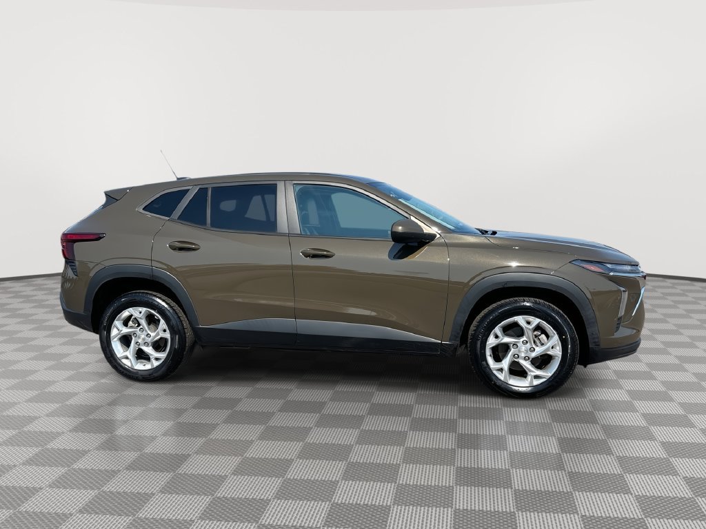 Used 2024 Chevrolet Trax LS w/ LS Convenience Package FWD image 13