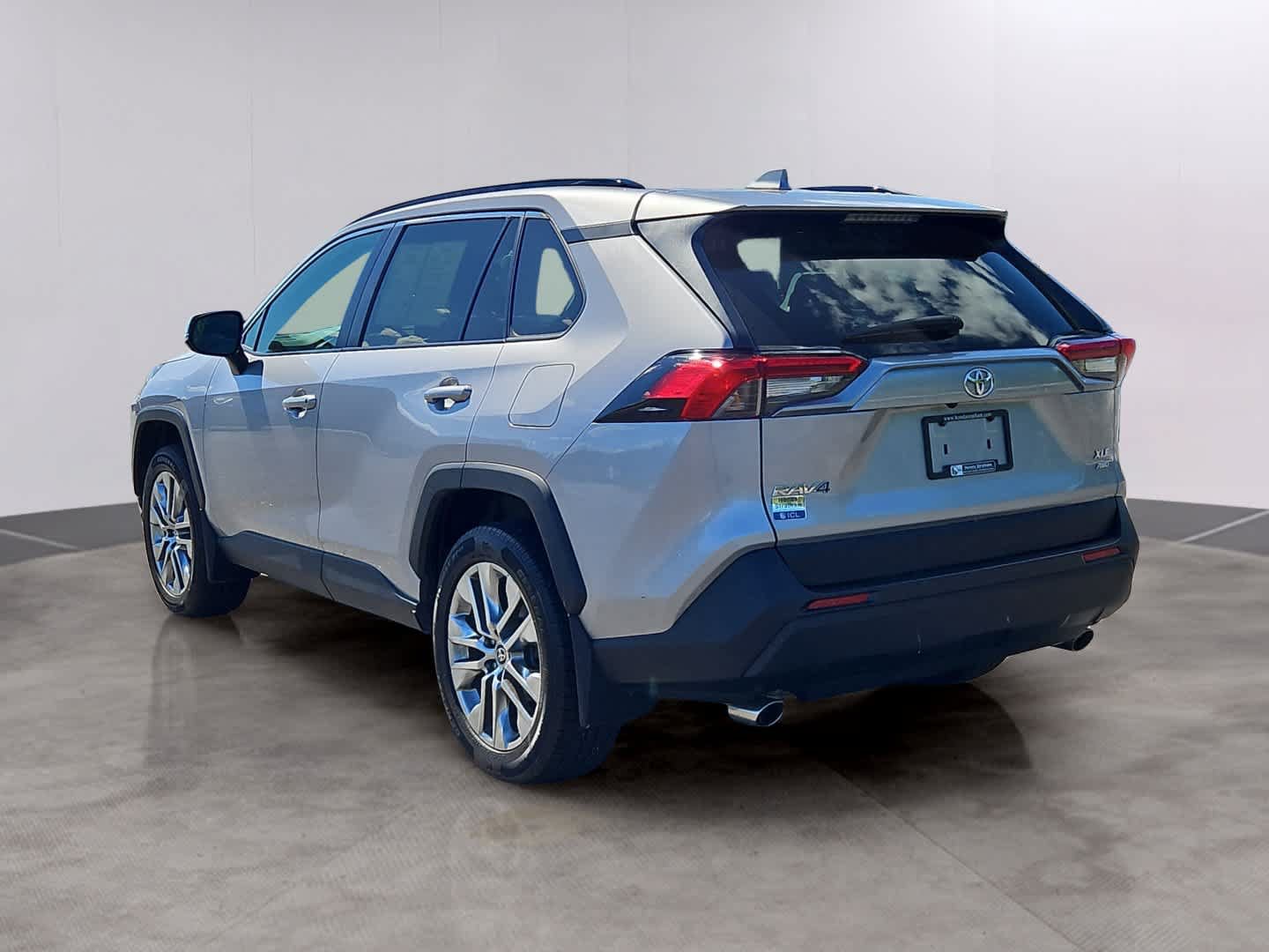 Used 2021 Toyota RAV4 XLE Premium AWD/4WD image 32