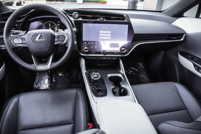 Certified 2023 Lexus RZ 450e Premium w/ Technology Package AWD/4WD image 19
