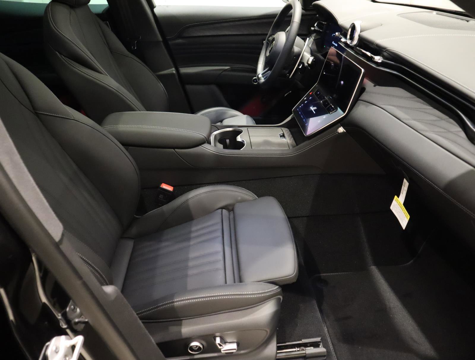 New 2025 Maserati Grecale Modena image 16