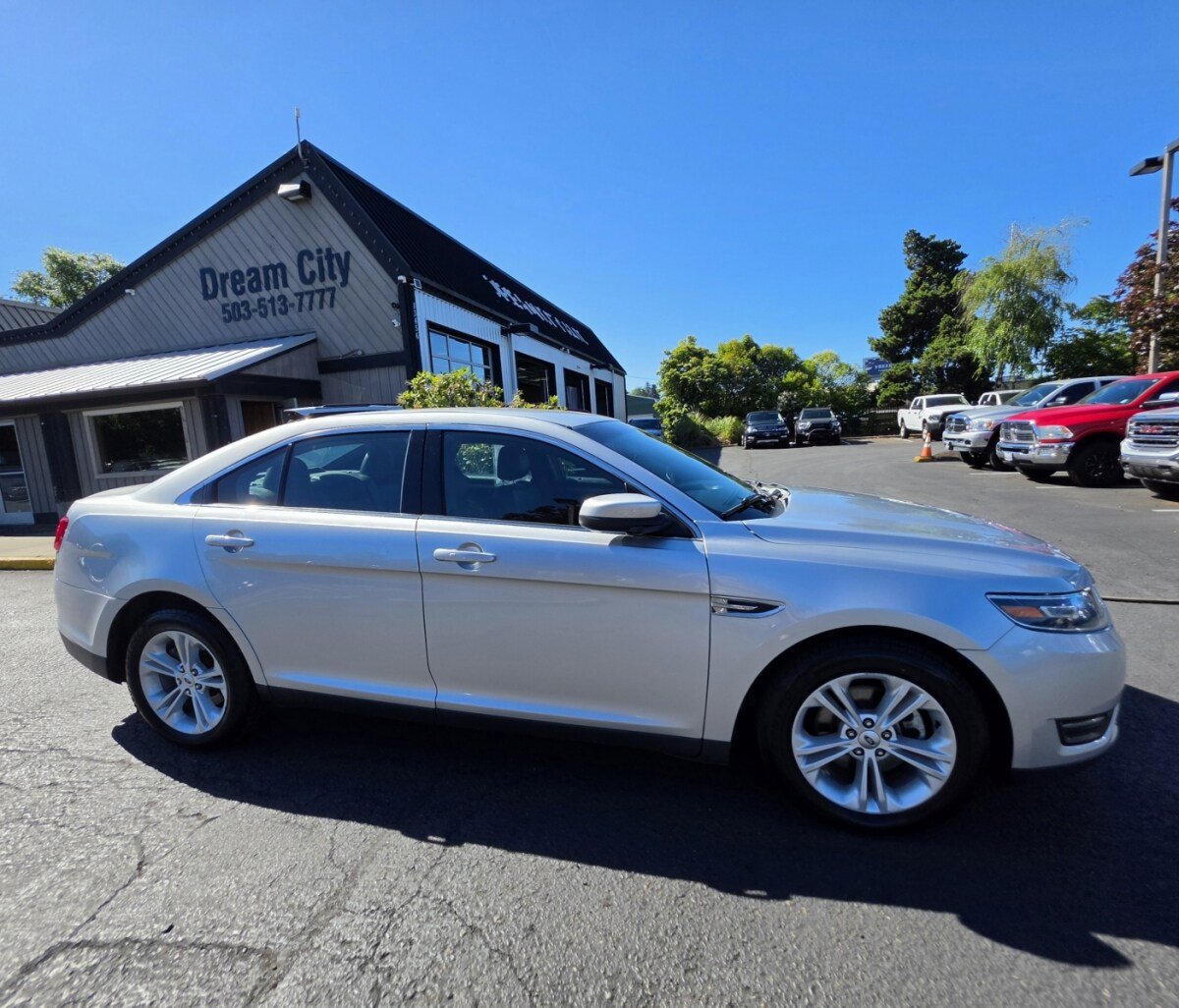 Used 2018 Ford Taurus SEL w/ Equipment Group 201A AWD/4WD image 2