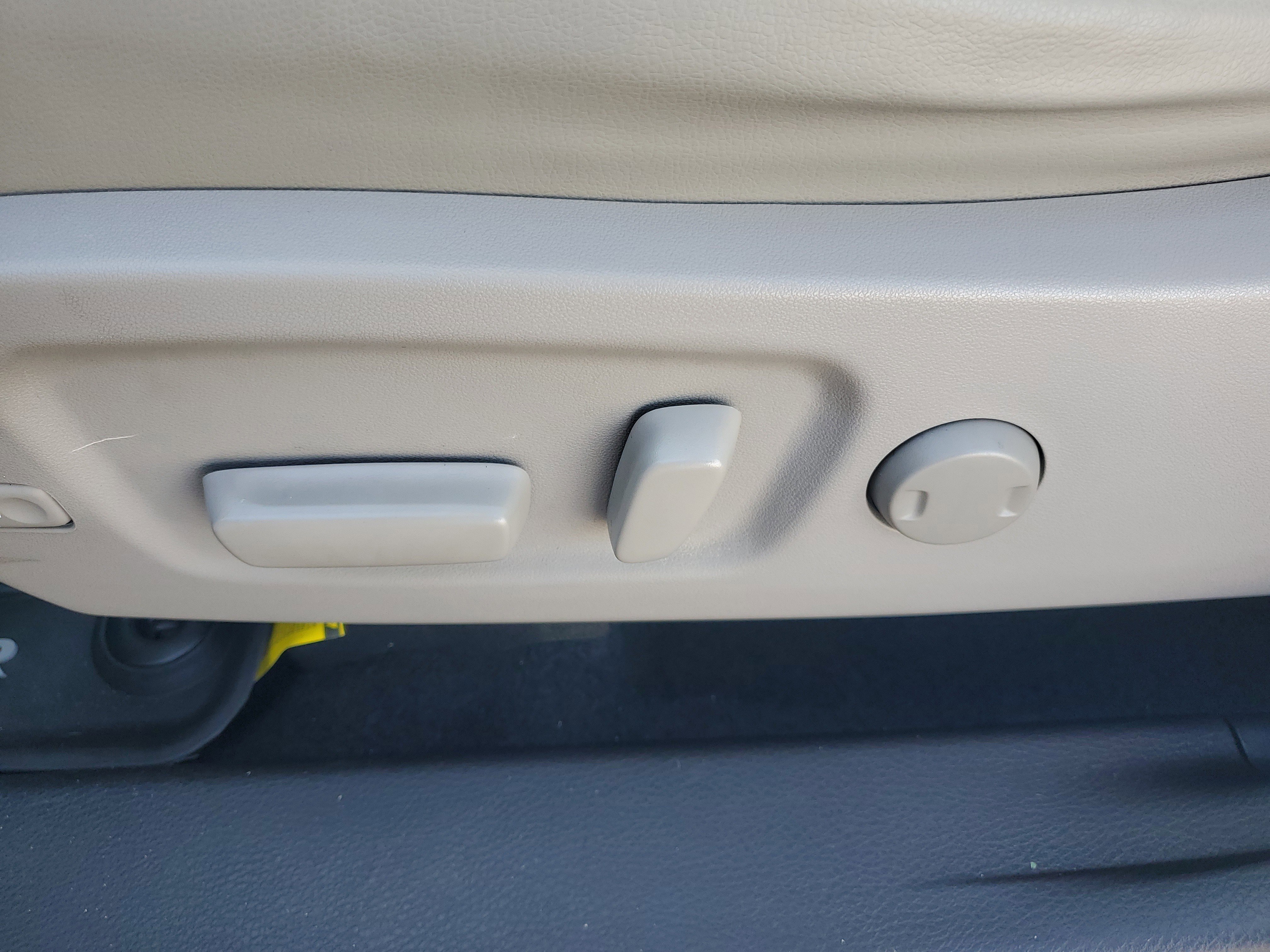 Used 2019 Toyota Highlander XLE image 25