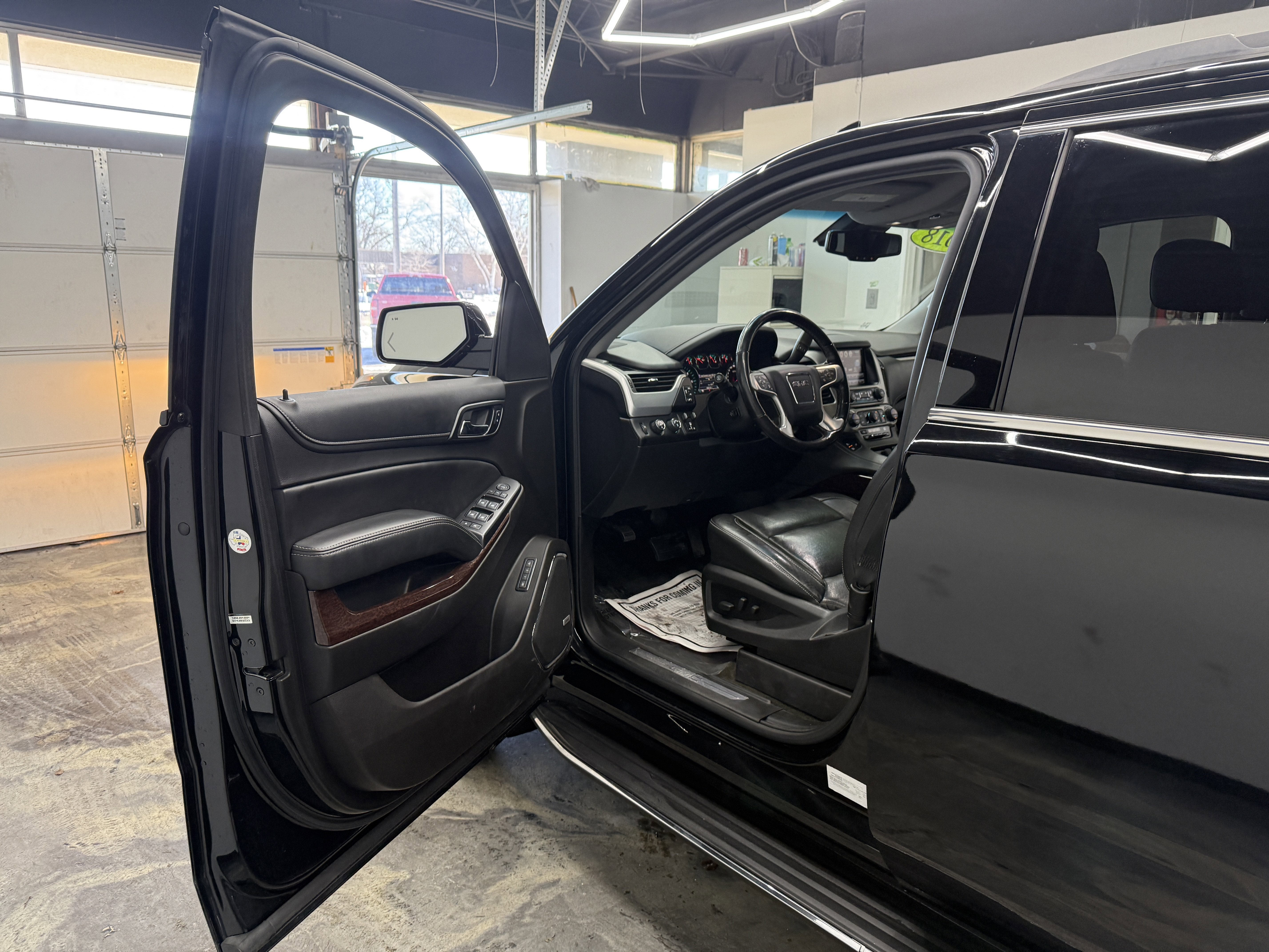 Used 2018 GMC Yukon SLT image 8