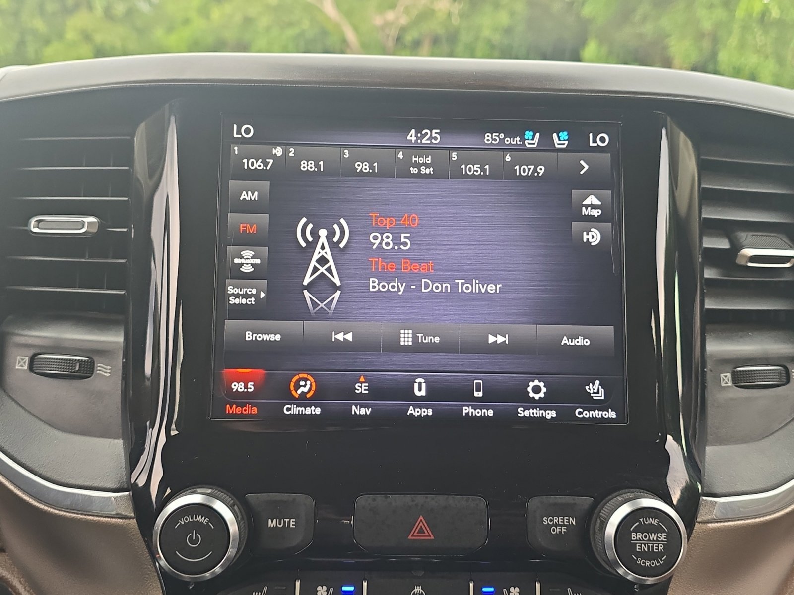 Used 2021 RAM 1500 Laramie AWD/4WD image 16
