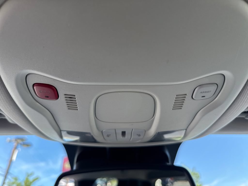 Used 2017 Jeep Renegade Latitude AWD/4WD image 28