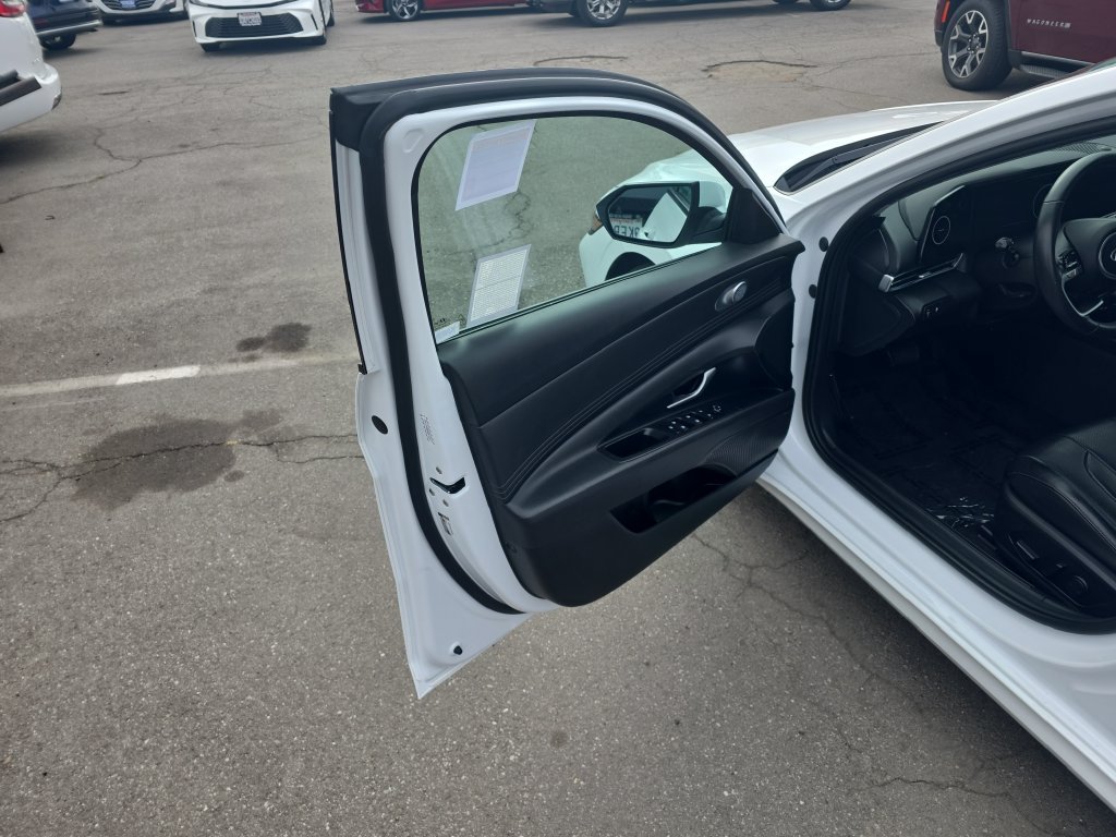 Used 2024 Hyundai Elantra Limited FWD image 10