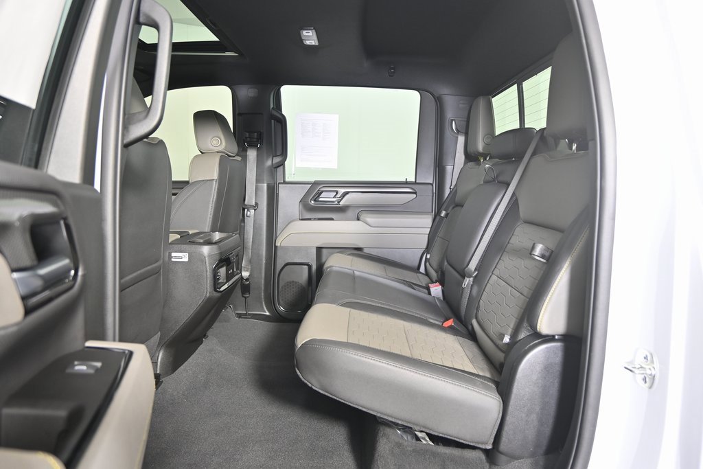 Used 2025 Chevrolet Silverado 2500 ZR2 w/ Technology Package image 17