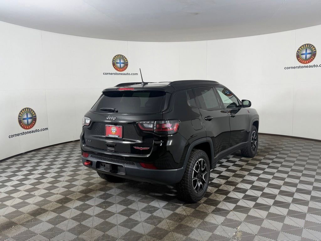 Used 2025 Jeep Compass Trailhawk w/ Trailhawk Elite Group AWD/4WD image 18