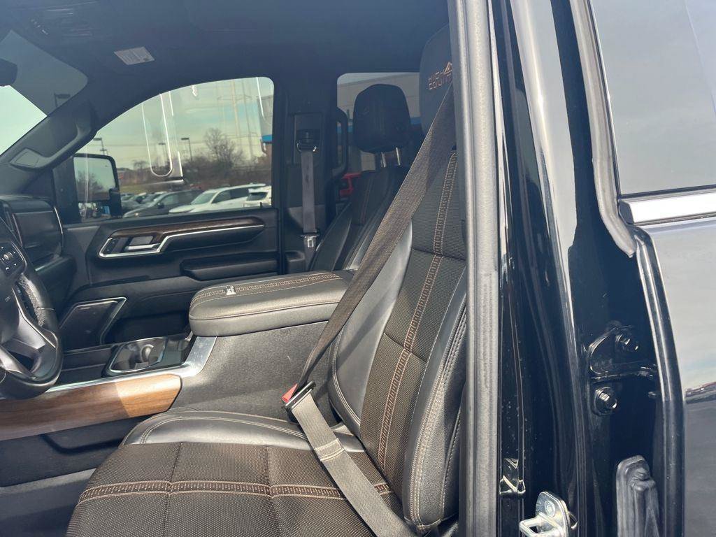 Used 2024 Chevrolet Silverado 3500 High Country w/ High Country Premium Package AWD/4WD image 21