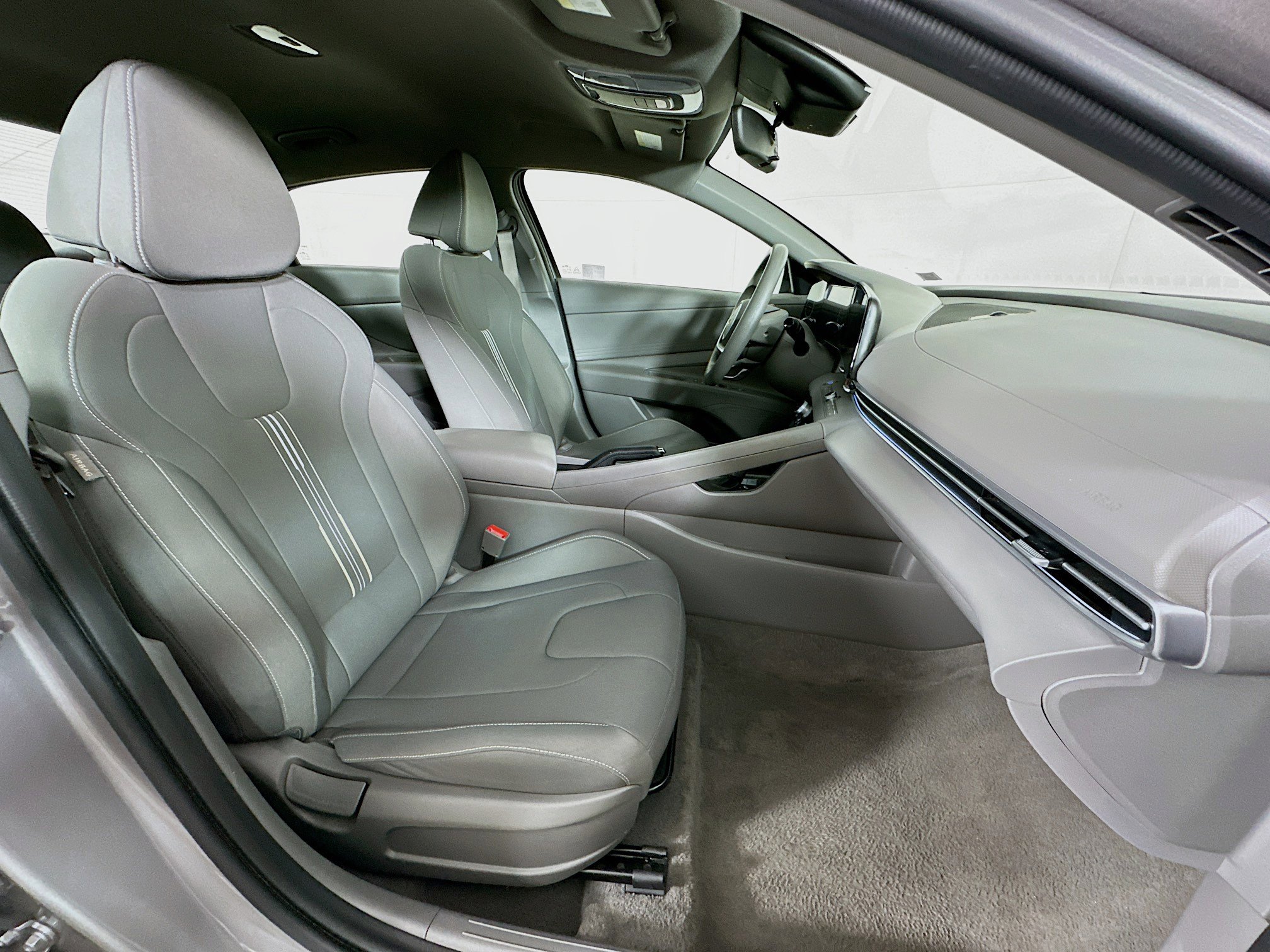 Used 2024 Hyundai Elantra SEL FWD image 31