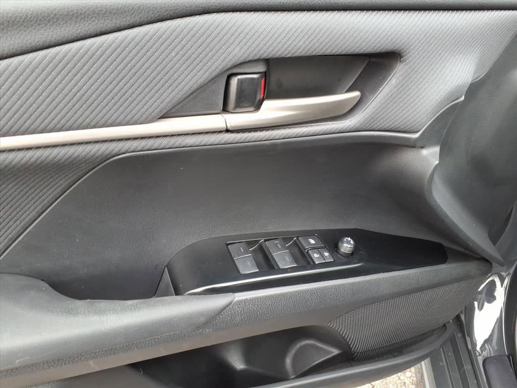 Used 2025 Toyota Camry SE image 15