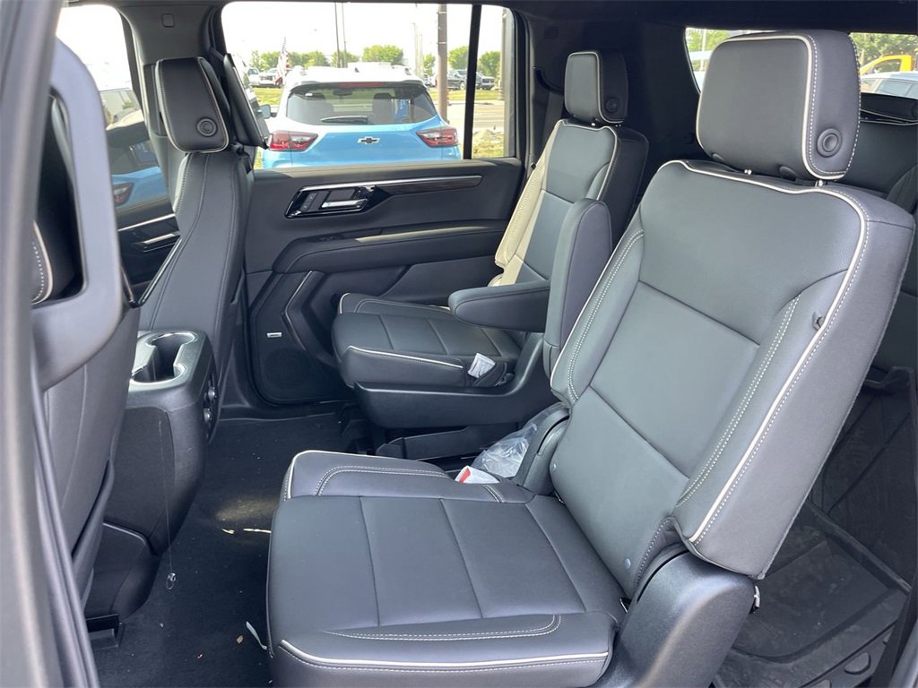 New 2025 Chevrolet Suburban Premier image 23