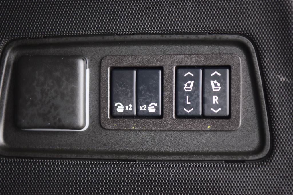 Used 2024 Cadillac Escalade Premium Luxury Platinum image 26